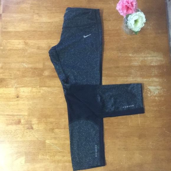 Nike Pants - Nike leggings crop